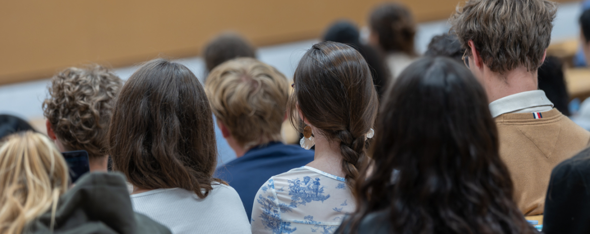 Etudiants en amphithéâtre Etudiants en amphithéâtre